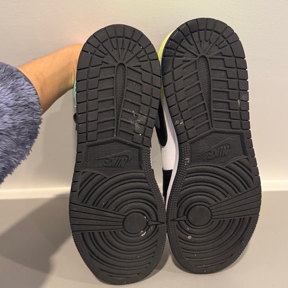 Jordan Kids Sneakers in Pastel and Black - Picture 6 of 7